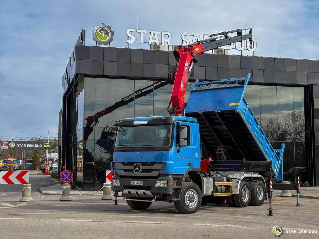 Mercedes-Benz ACTROS 3341 6x6 HMF 4220 K4 CRANE KIPPER - Billenőplatós teherautó: 1 kép. Mercedes-Benz ACTROS 3341 6x6 HMF 4220 K4 CRANE KIPPER - Billenőplatós teherautó: 1 kép.