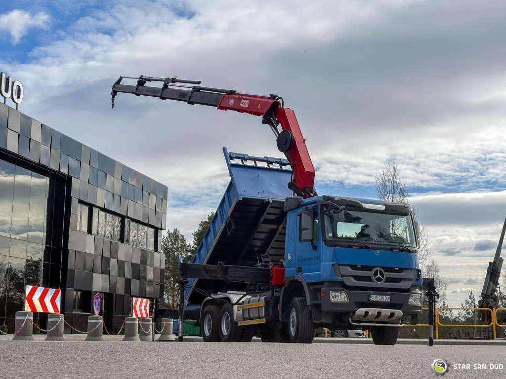 Mercedes-Benz ACTROS 3341 6x6 HMF 4220 K4 CRANE KIPPER - Billenőplatós teherautó: 3 kép. Mercedes-Benz ACTROS 3341 6x6 HMF 4220 K4 CRANE KIPPER - Billenőplatós teherautó: 3 kép.