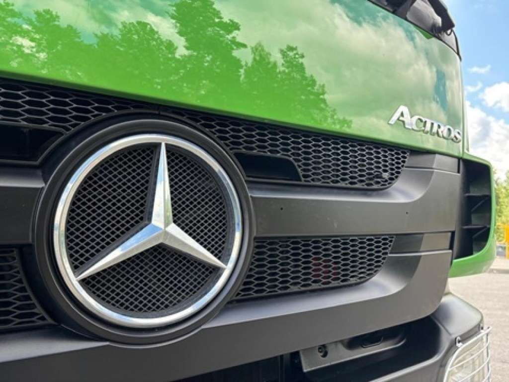 Billenőplatós teherautó Mercedes-Benz ACTROS 3346 6x6 HIAB 244EP-4 Crane Kipper: 26 kép. Billenőplatós teherautó Mercedes-Benz ACTROS 3346 6x6 HIAB 244EP-4 Crane Kipper: 26 kép.