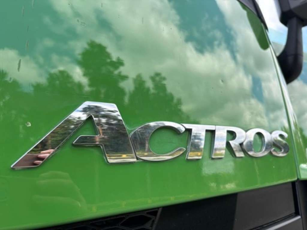 Billenőplatós teherautó Mercedes-Benz ACTROS 3346 6x6 HIAB 244EP-4 Crane Kipper: 27 kép. Billenőplatós teherautó Mercedes-Benz ACTROS 3346 6x6 HIAB 244EP-4 Crane Kipper: 27 kép.