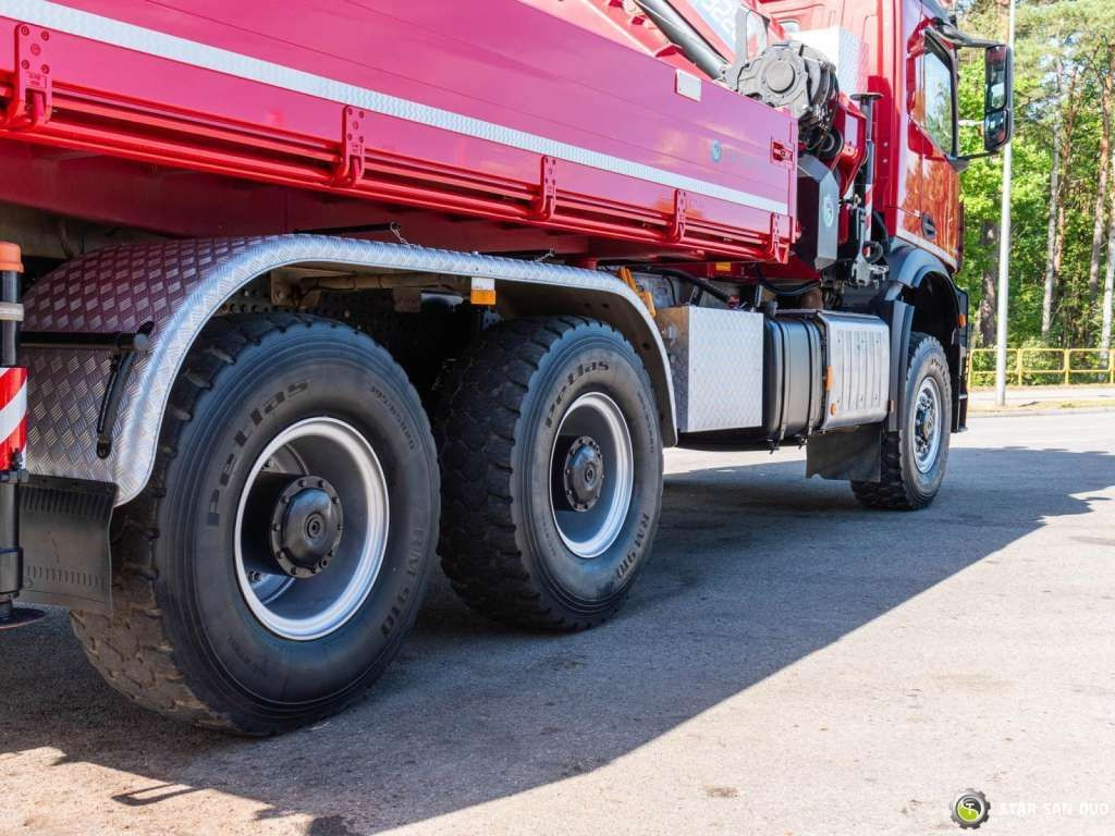 Billenőplatós teherautó Mercedes-Benz  AROCS 3345 6x6 HMF 3220 Winch Crane Tipper: 20 kép.