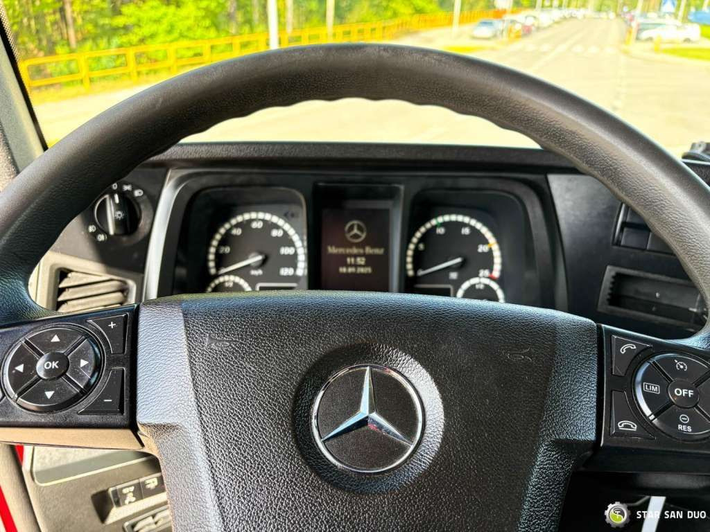 Billenőplatós teherautó Mercedes-Benz  AROCS 3345 6x6 HMF 3220 Winch Crane Tipper: 12 kép.