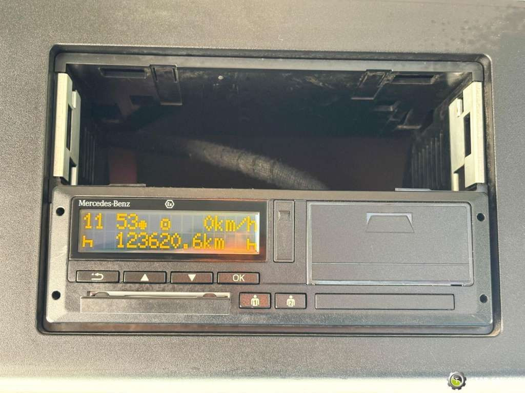 Billenőplatós teherautó Mercedes-Benz  AROCS 3345 6x6 HMF 3220 Winch Crane Tipper: 14 kép.