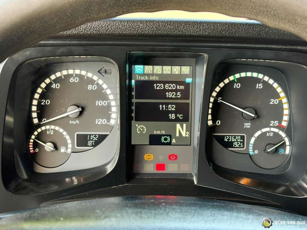 Darus autó Mercedes-Benz AROCS 3345 6x6 HMF 3220 Winch Crane tipper: 13 kép. Darus autó Mercedes-Benz AROCS 3345 6x6 HMF 3220 Winch Crane tipper: 13 kép.