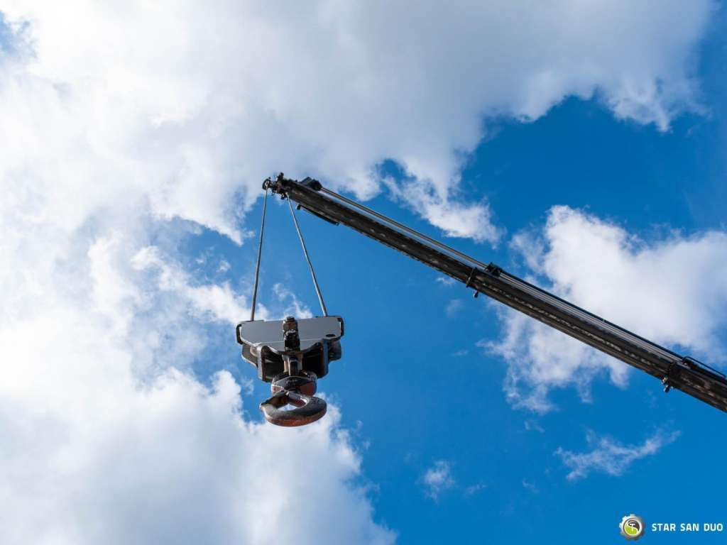 Darus autó Mercedes-Benz AROCS 3345 6x6 HMF 3220 Winch Crane tipper: 22 kép. Darus autó Mercedes-Benz AROCS 3345 6x6 HMF 3220 Winch Crane tipper: 22 kép.