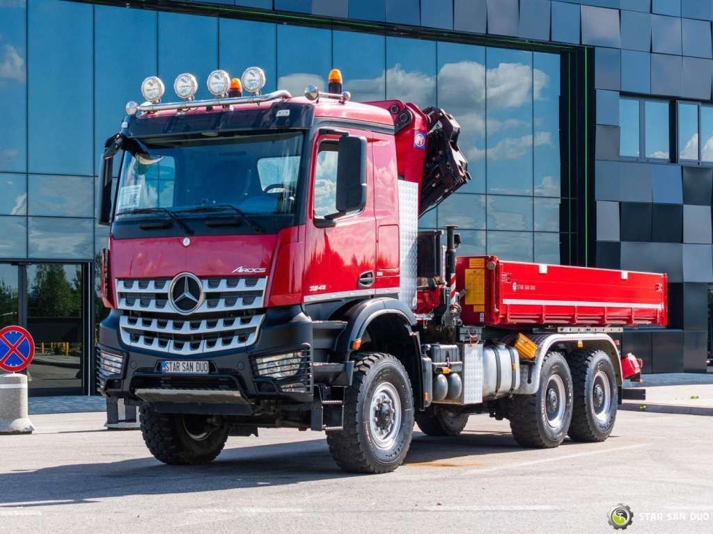 Darus autó Mercedes-Benz AROCS 3345 6x6 HMF 3220 Winch Crane tipper: 7 kép. Darus autó Mercedes-Benz AROCS 3345 6x6 HMF 3220 Winch Crane tipper: 7 kép.