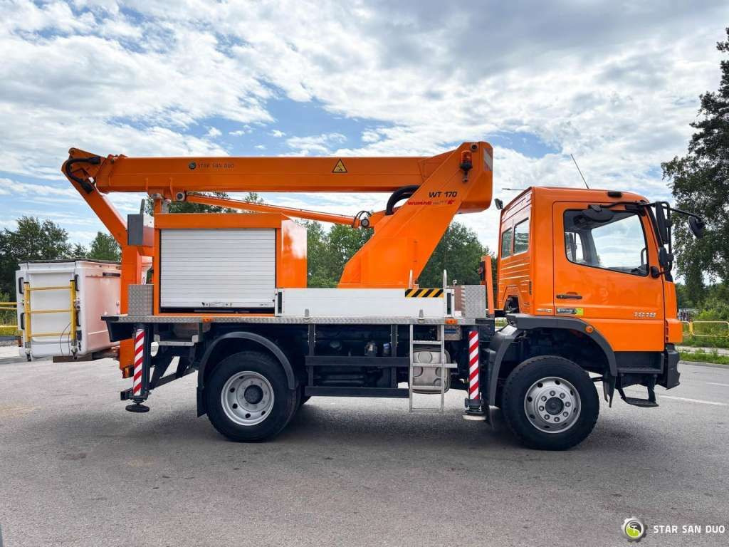 Mercedes-Benz ATEGO 4x4 1018 WUMAG WT 170 Platform Lift 17m - Emelőkosaras teherautó: 4 kép. Mercedes-Benz ATEGO 4x4 1018 WUMAG WT 170 Platform Lift 17m - Emelőkosaras teherautó: 4 kép.