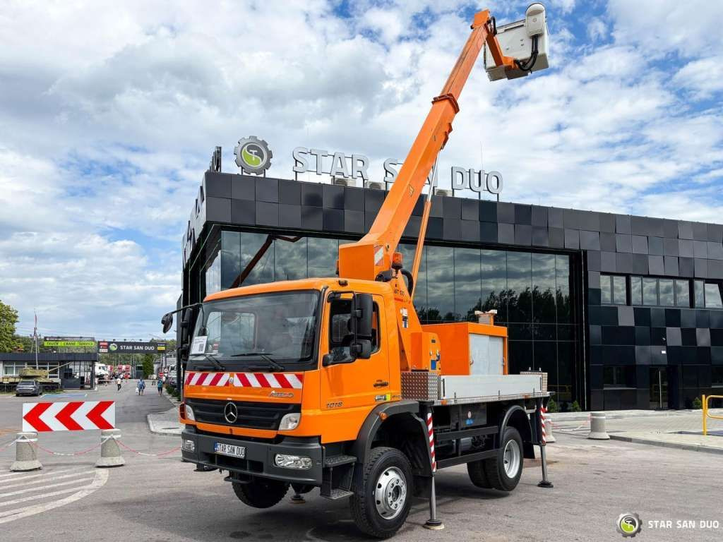 Mercedes-Benz ATEGO 4x4 1018 WUMAG WT 170 Platform Lift 17m - Emelőkosaras teherautó: 1 kép. Mercedes-Benz ATEGO 4x4 1018 WUMAG WT 170 Platform Lift 17m - Emelőkosaras teherautó: 1 kép.