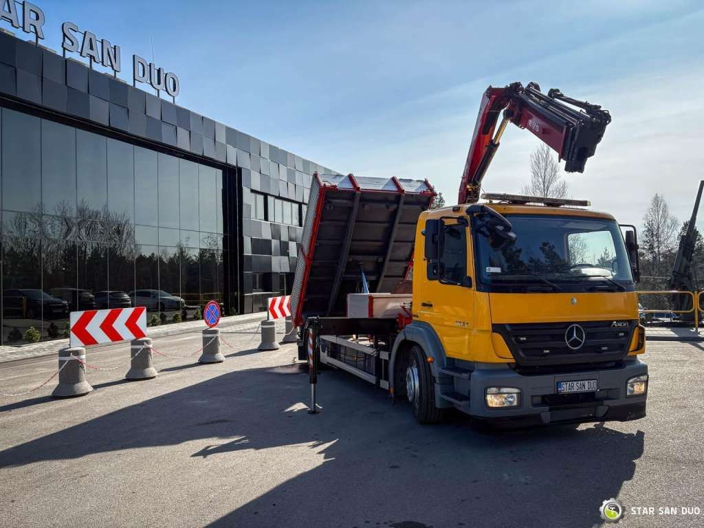 Mercedes-Benz AXOR 1824 4x2 HMF 975 HDS Crane Rotator Kipper Mercedes-Benz AXOR 1824 4x2 HMF 975 HDS Crane Rotator Kipper - Billenőplatós teherautó: 2 kép. Mercedes-Benz AXOR 1824 4x2 HMF 975 HDS Crane Rotator Kipper Mercedes-Benz AXOR 1824 4x2 HMF 975 HDS Crane Rotator Kipper - Billenőplatós teherautó: 2 kép.
