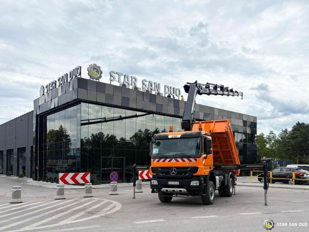 Mercedes-Benz Actros 1841 AK 4x4 Hiab 288E-7 Crane Kipper - Darus autó: 2 kép. Mercedes-Benz Actros 1841 AK 4x4 Hiab 288E-7 Crane Kipper - Darus autó: 2 kép.