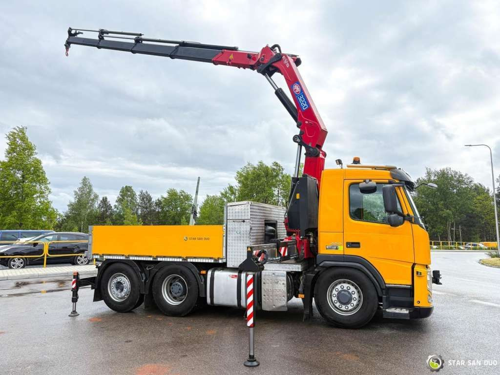 Volvo FM 460 6x4x4 HMF 3220 Crane HDS - Nyergesvontató: 4 kép. Volvo FM 460 6x4x4 HMF 3220 Crane HDS - Nyergesvontató: 4 kép.