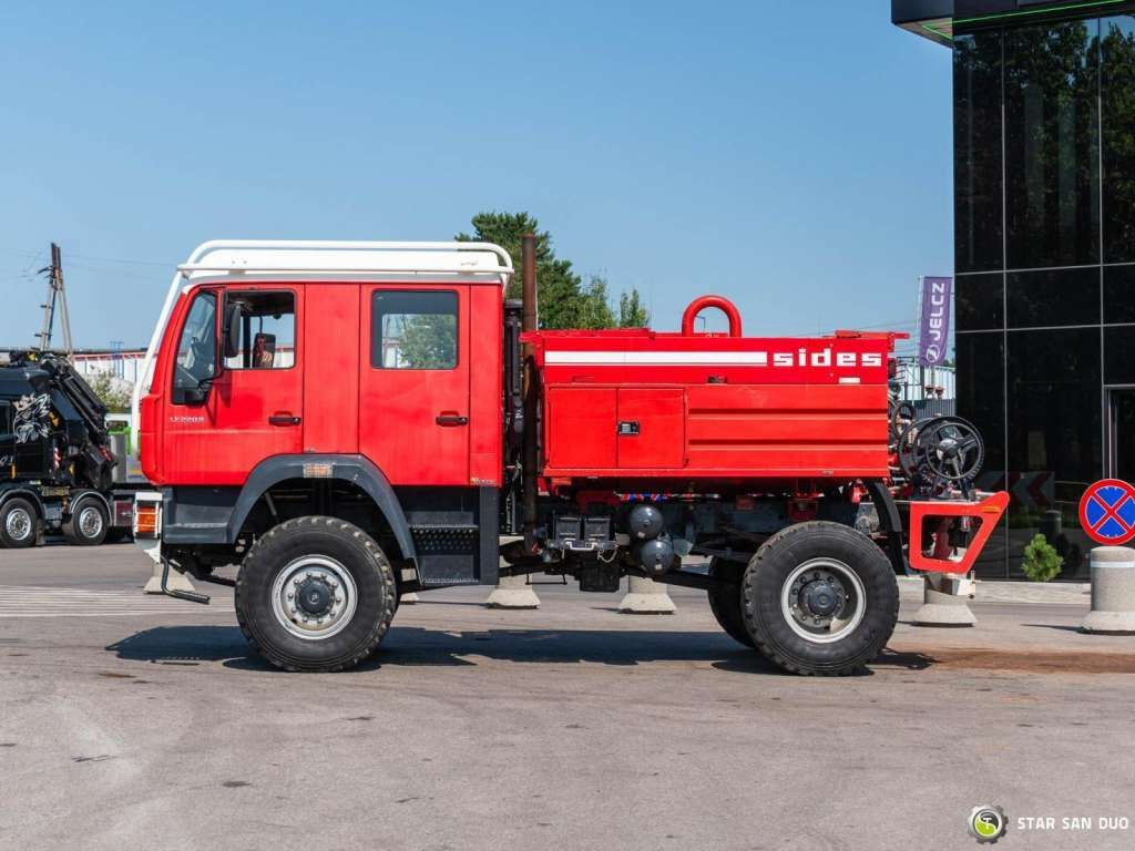 MAN LE220B 4x4 E Fire Truck Feuerwehr - Teherautó: 3 kép. MAN LE220B 4x4 E Fire Truck Feuerwehr - Teherautó: 3 kép.