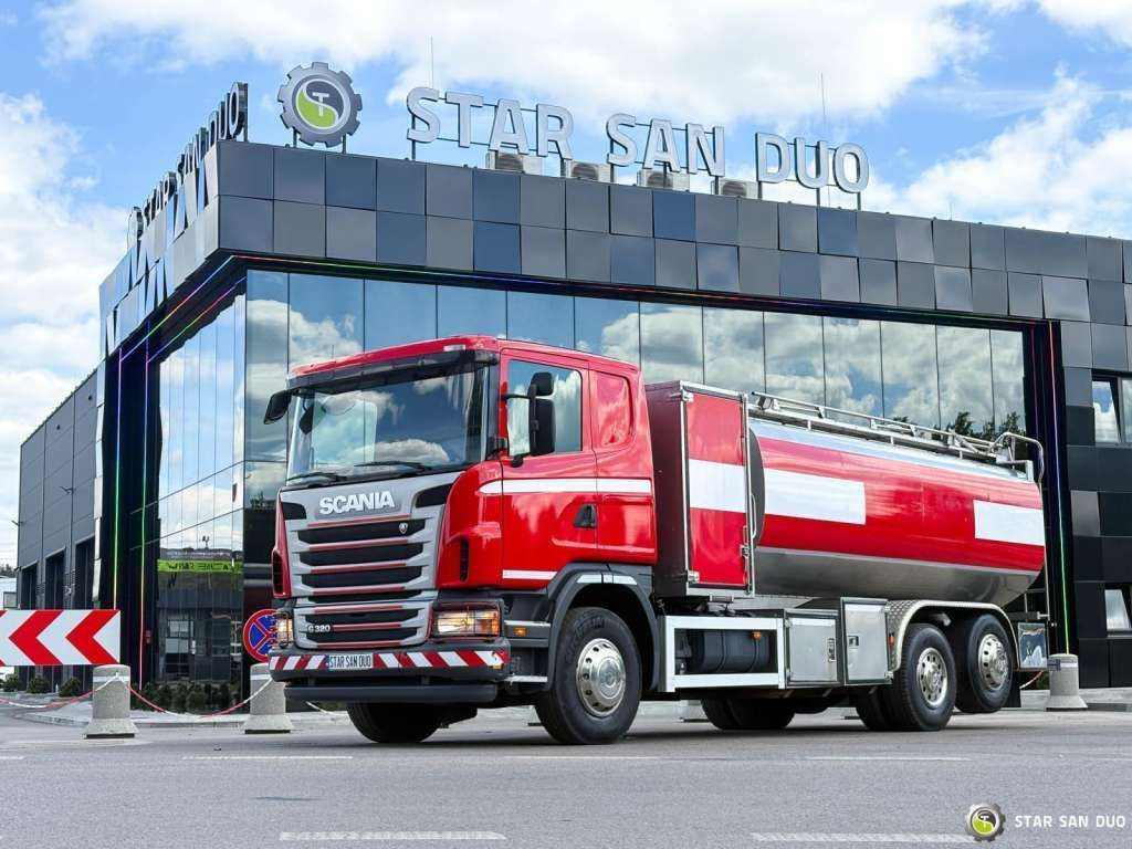 Scania D 320 FIRE BRIGADE Tank 12,000 Litres - Teherautó: 1 kép. Scania D 320 FIRE BRIGADE Tank 12,000 Litres - Teherautó: 1 kép.