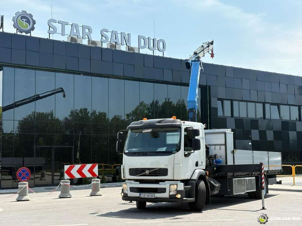 Volvo FE 240 4x2 HMF 1560 K3 HDS Rotator Crane Kran - Darus autó: 3 kép. Volvo FE 240 4x2 HMF 1560 K3 HDS Rotator Crane Kran - Darus autó: 3 kép.