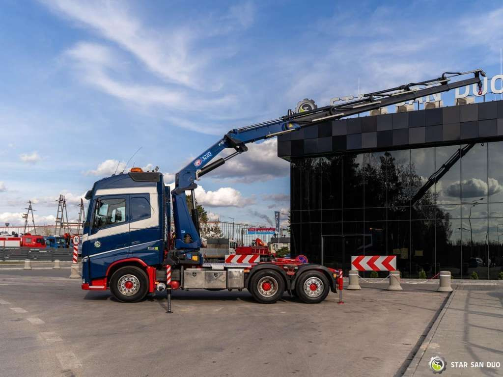 Volvo FH 500 6x2 HMF 3220-K5 HDS Crane Euro 6 - Darus autó, Nyergesvontató: 2 kép. Volvo FH 500 6x2 HMF 3220-K5 HDS Crane Euro 6 - Darus autó, Nyergesvontató: 2 kép.