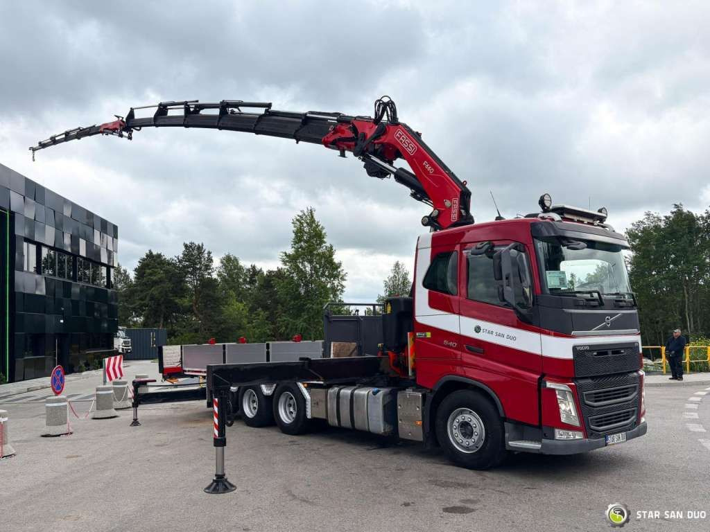 Volvo FH 540 8x4 FASSI F 660 HDS Fly Jib Winch - Darus autó: 2 kép. Volvo FH 540 8x4 FASSI F 660 HDS Fly Jib Winch - Darus autó: 2 kép.