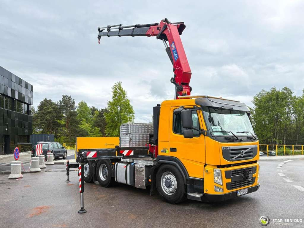 Volvo FM 460 6x4x4 HMF 3220 Crane HDS - Darus autó: 2 kép. Volvo FM 460 6x4x4 HMF 3220 Crane HDS - Darus autó: 2 kép.