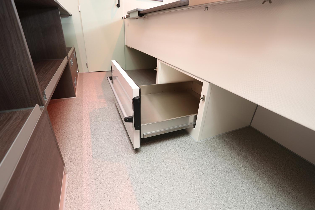 Mobil BORCO HÖHNS - Büféautó: 5 kép. Mobil BORCO HÖHNS - Büféautó: 5 kép.