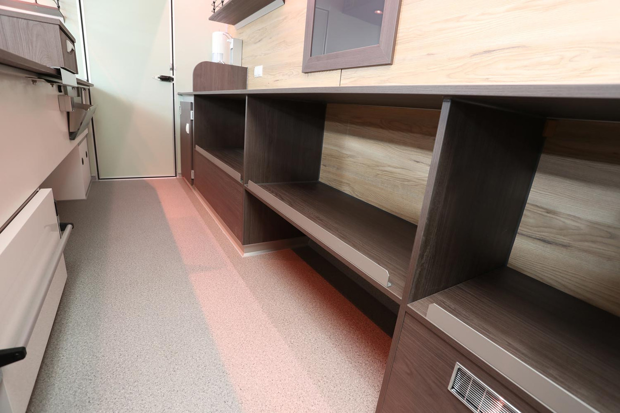 Mobil BORCO HÖHNS - Büféautó: 4 kép. Mobil BORCO HÖHNS - Büféautó: 4 kép.