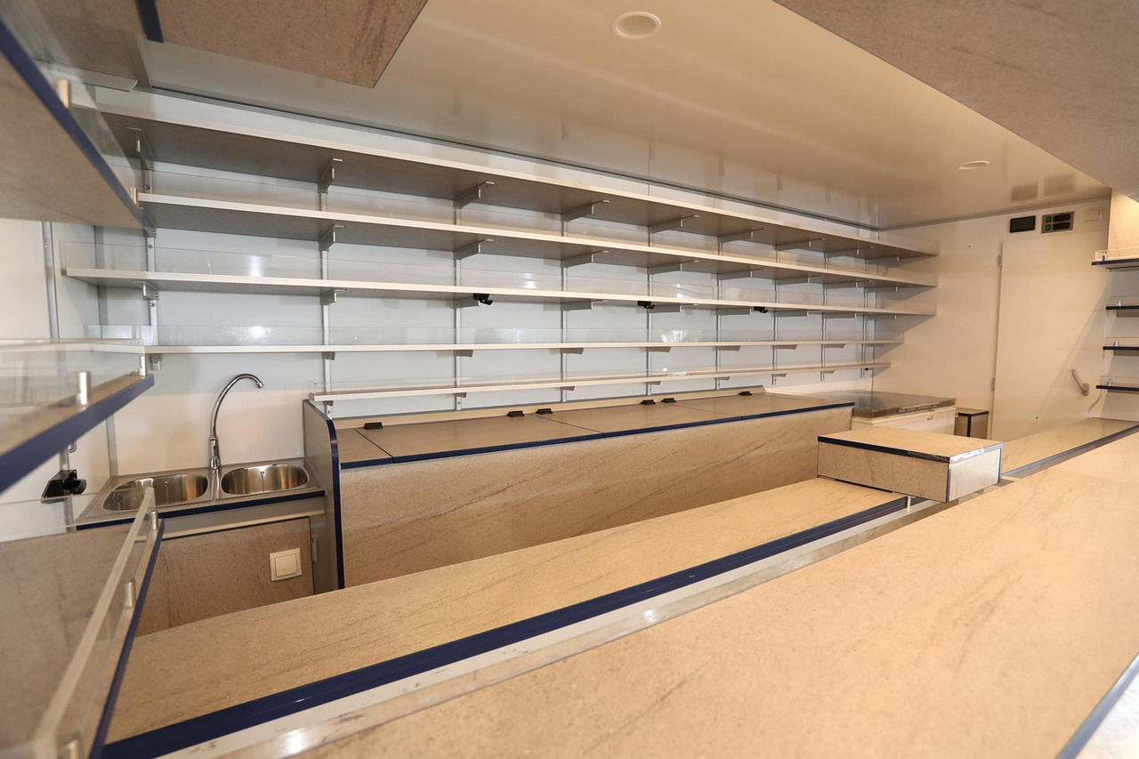 Tourenmobil BORCO HÖHNS - Büféautó: 4 kép. Tourenmobil BORCO HÖHNS - Büféautó: 4 kép.