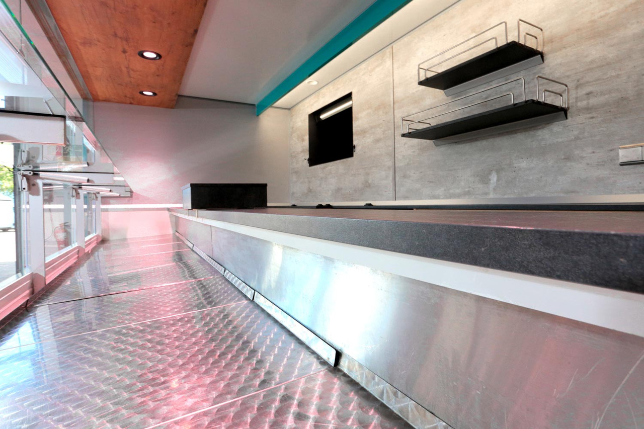 Verkaufsanhänger BORCO HÖHNS - Büfékocsi: 5 kép. Verkaufsanhänger BORCO HÖHNS - Büfékocsi: 5 kép.