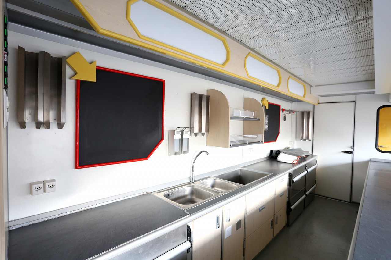 Verkaufsanhänger BORCO HÖHNS - Büfékocsi: 5 kép. Verkaufsanhänger BORCO HÖHNS - Büfékocsi: 5 kép.