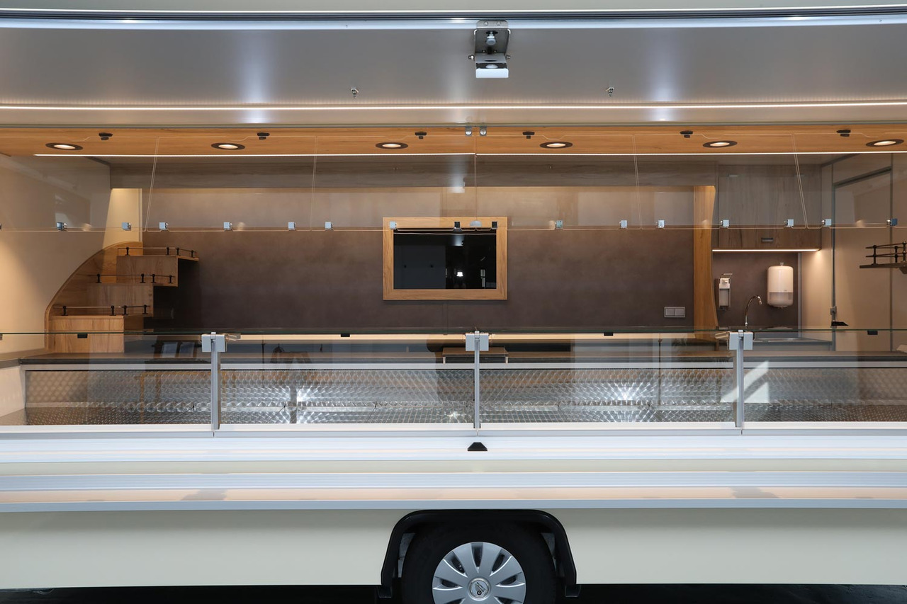 Verkaufsanhänger BORCO HÖHNS - Büfékocsi: 2 kép. Verkaufsanhänger BORCO HÖHNS - Büfékocsi: 2 kép.