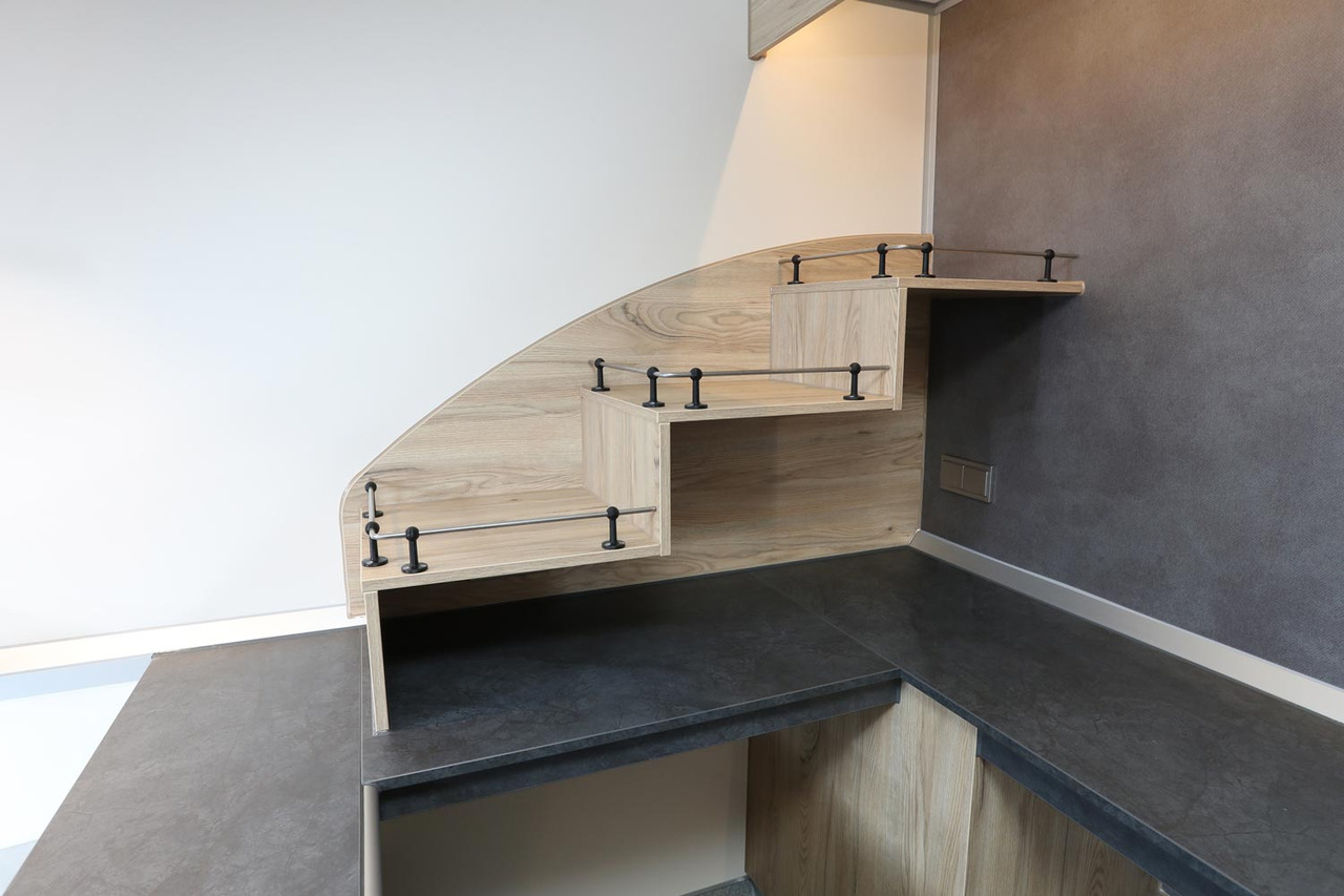 Verkaufsanhänger BORCO HÖHNS - Büfékocsi: 4 kép. Verkaufsanhänger BORCO HÖHNS - Büfékocsi: 4 kép.