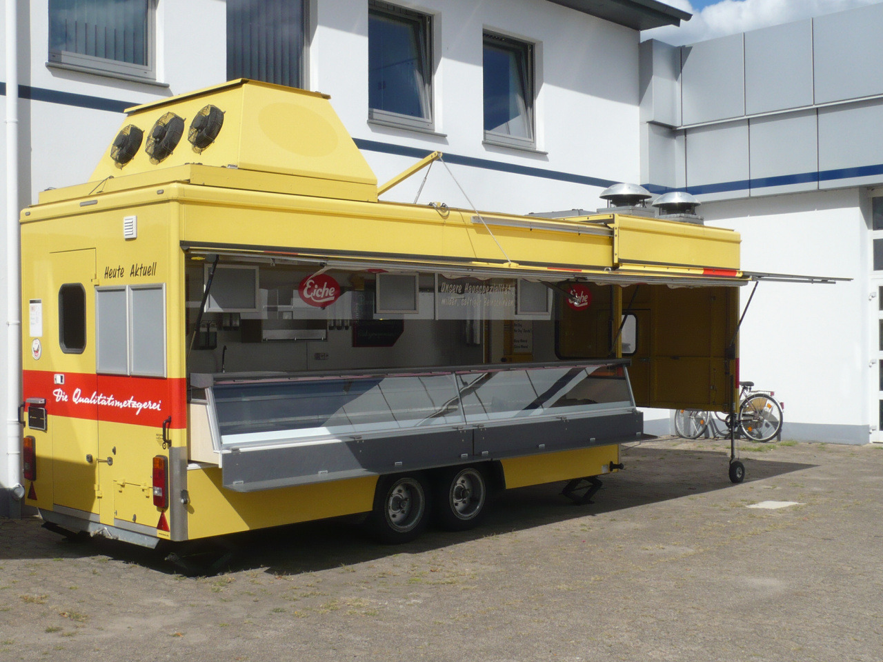 Verkaufsanhänger BORCO HÖHNS - Büfékocsi: 2 kép. Verkaufsanhänger BORCO HÖHNS - Büfékocsi: 2 kép.