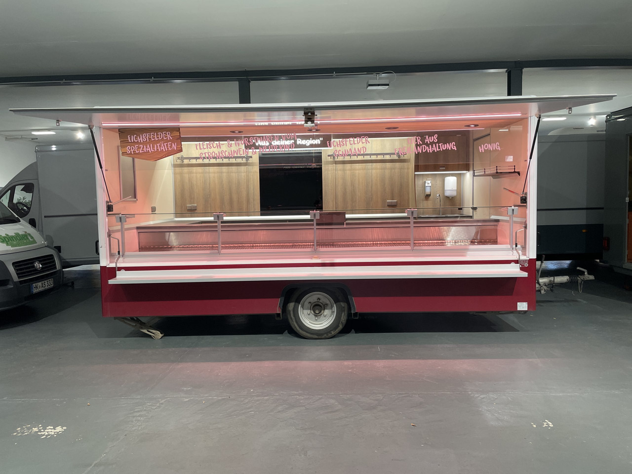 Verkaufsanhänger BORCO HÖHNS - Büfékocsi: 1 kép. Verkaufsanhänger BORCO HÖHNS - Büfékocsi: 1 kép.