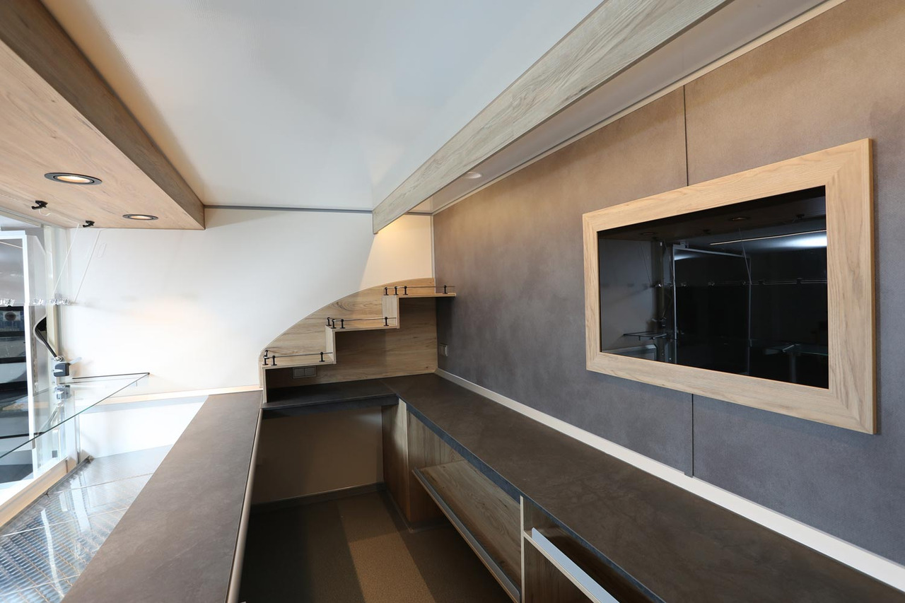 Verkaufsanhänger BORCO HÖHNS - Büfékocsi: 3 kép. Verkaufsanhänger BORCO HÖHNS - Büfékocsi: 3 kép.