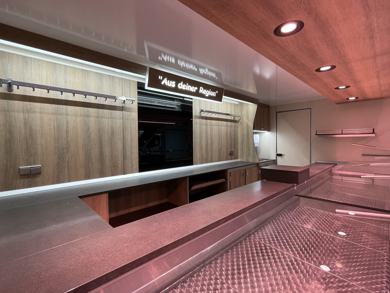 Verkaufsanhänger BORCO HÖHNS - Büfékocsi: 4 kép. Verkaufsanhänger BORCO HÖHNS - Büfékocsi: 4 kép.