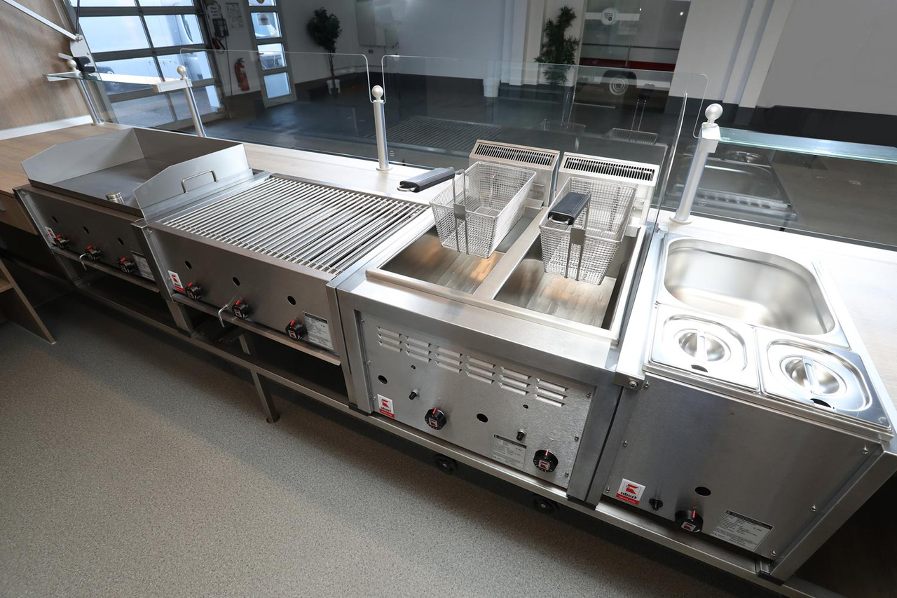 Wochenmarktmobil BORCO HÖHNS - Büféautó: 5 kép. Wochenmarktmobil BORCO HÖHNS - Büféautó: 5 kép.