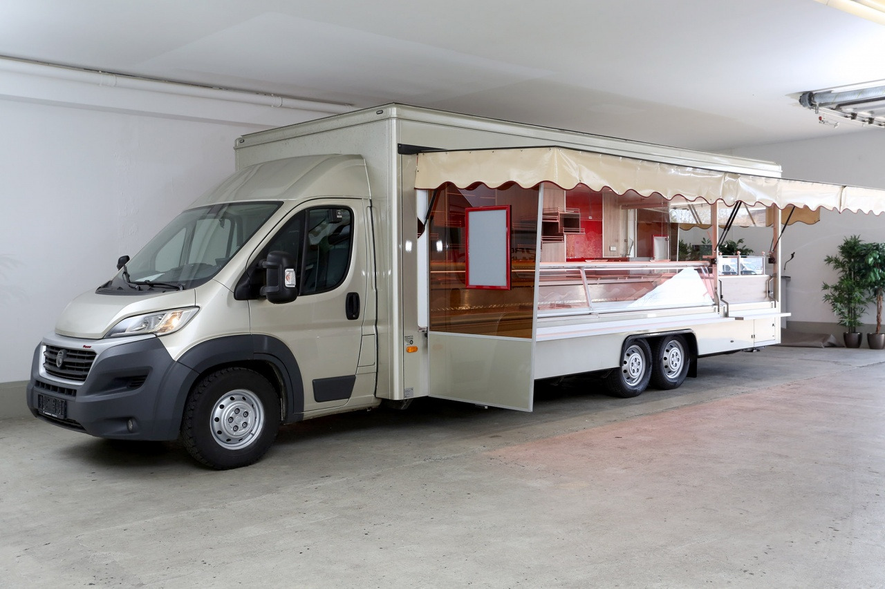 Wochenmarktmobil BORCO HÖHNS - Büféautó: 1 kép. Wochenmarktmobil BORCO HÖHNS - Büféautó: 1 kép.