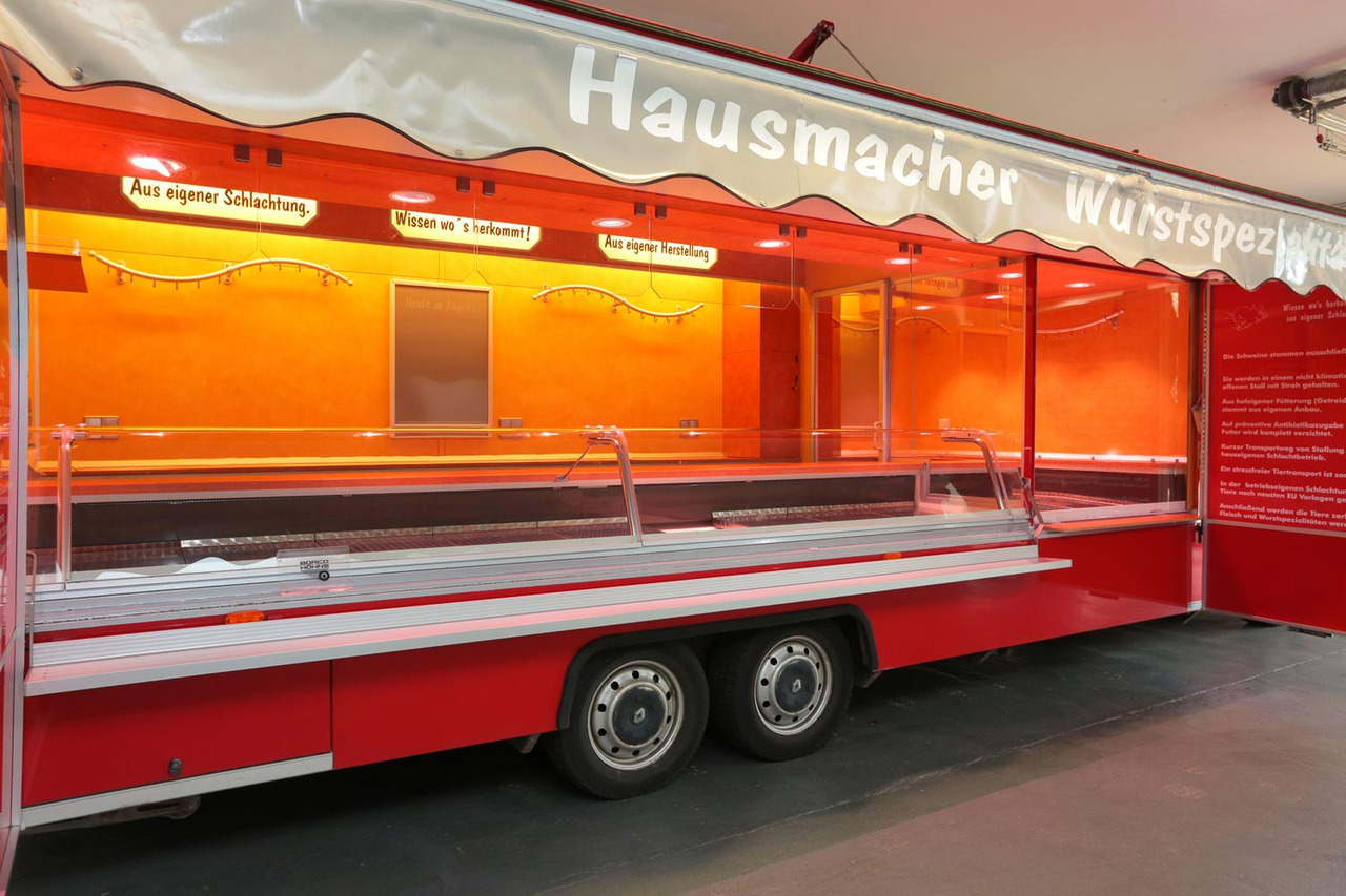Wochenmarktmobil BORCO HÖHNS - Büféautó: 5 kép. Wochenmarktmobil BORCO HÖHNS - Büféautó: 5 kép.