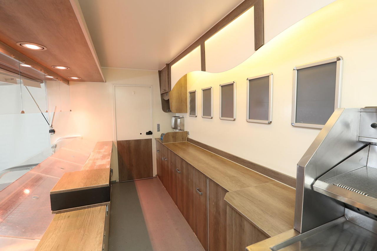 Wochenmarktmobil Seico - Büféautó: 5 kép. Wochenmarktmobil Seico - Büféautó: 5 kép.