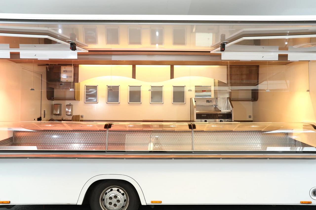 Wochenmarktmobil Seico - Büféautó: 2 kép. Wochenmarktmobil Seico - Büféautó: 2 kép.