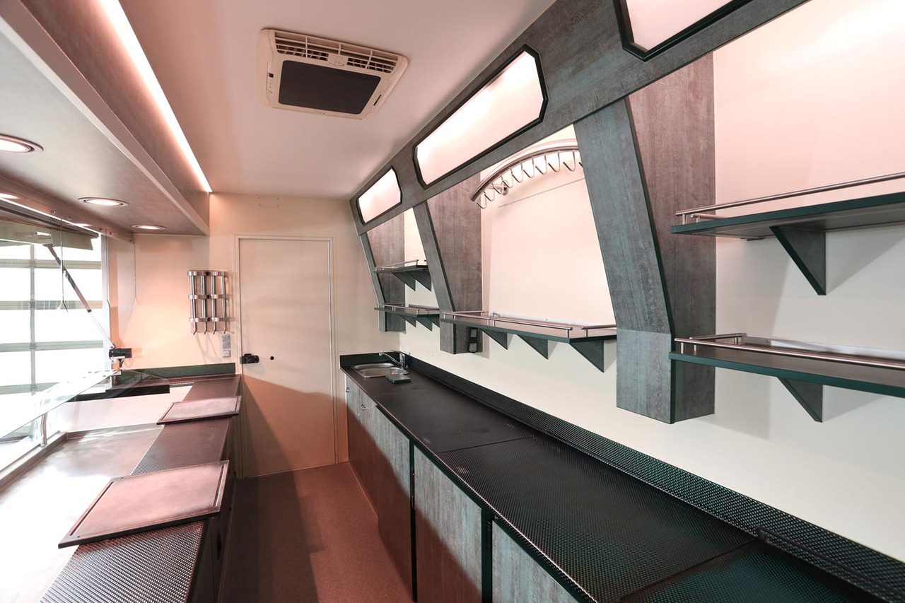 Wochenmarktmobil Seico - Büféautó: 5 kép. Wochenmarktmobil Seico - Büféautó: 5 kép.