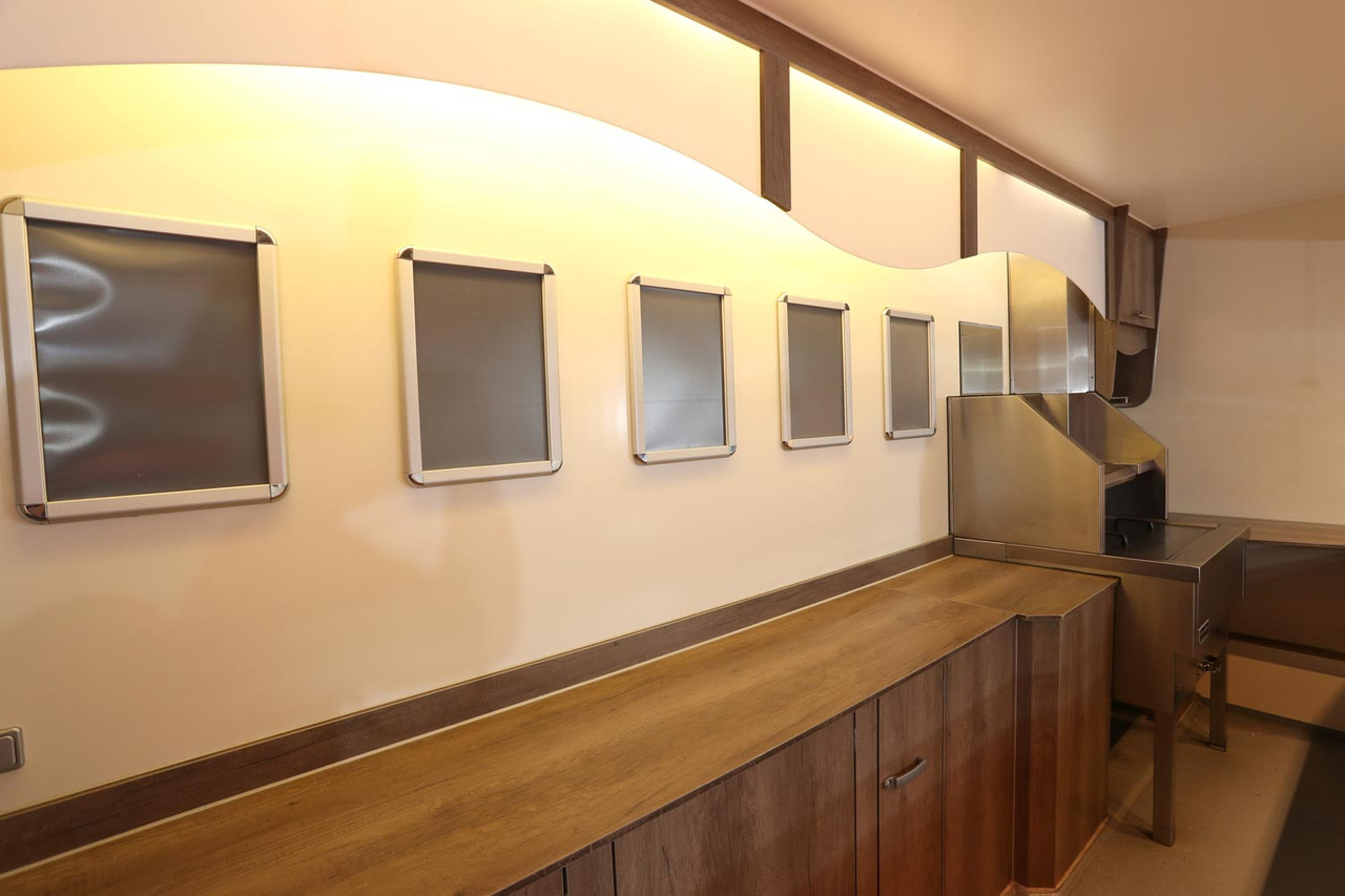 Wochenmarktmobil Seico - Büféautó: 3 kép. Wochenmarktmobil Seico - Büféautó: 3 kép.