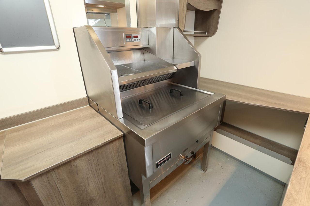 Wochenmarktmobil Seico - Büféautó: 4 kép. Wochenmarktmobil Seico - Büféautó: 4 kép.