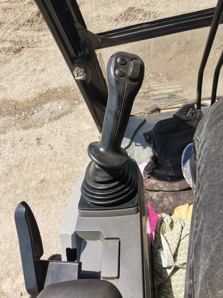 Lánctalpas kotró CATERPILLAR 320 E: 9 kép.