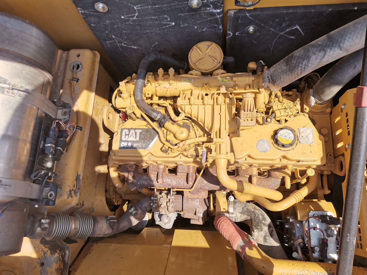 Lánctalpas kotró CATERPILLAR 320 E: 15 kép.
