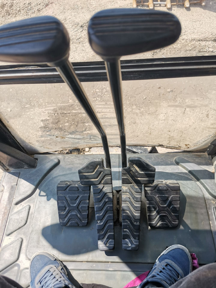 Lánctalpas kotró CATERPILLAR 320 E: 10 kép.