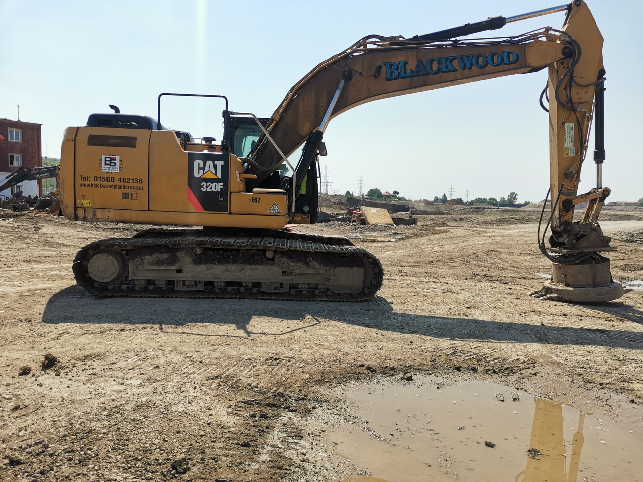 CATERPILLAR 320 F - Lánctalpas kotró: 5 kép. CATERPILLAR 320 F - Lánctalpas kotró: 5 kép.