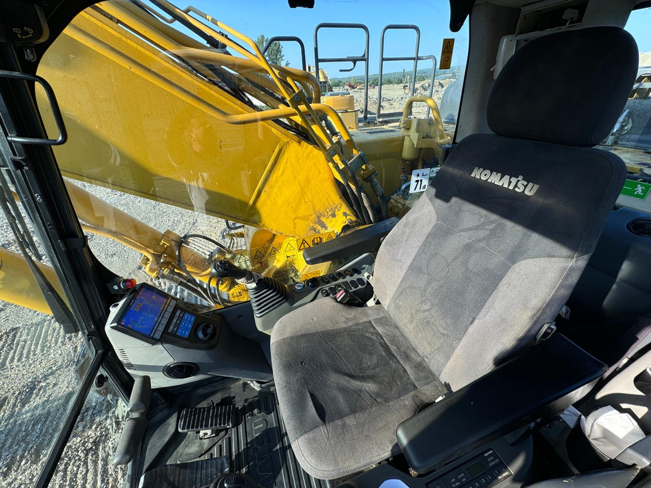 KOMATSU PC 360 LC 10 - Lánctalpas kotró: 4 kép. KOMATSU PC 360 LC 10 - Lánctalpas kotró: 4 kép.