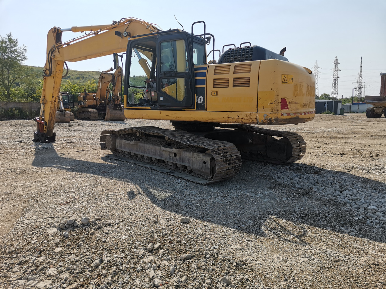 KOMATSU PC240 - Kotrógép: 2 kép. KOMATSU PC240 - Kotrógép: 2 kép.