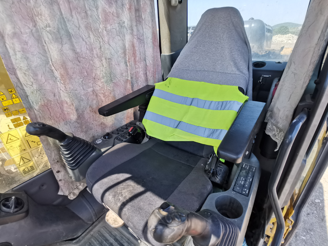 Lánctalpas kotró KOMATSU PC360 LC 10: 37 kép.