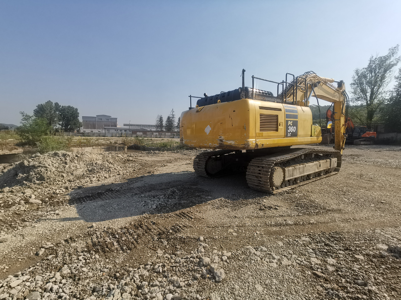 KOMATSU PC360 LC -10 - Kotrógép: 5 kép. KOMATSU PC360 LC -10 - Kotrógép: 5 kép.