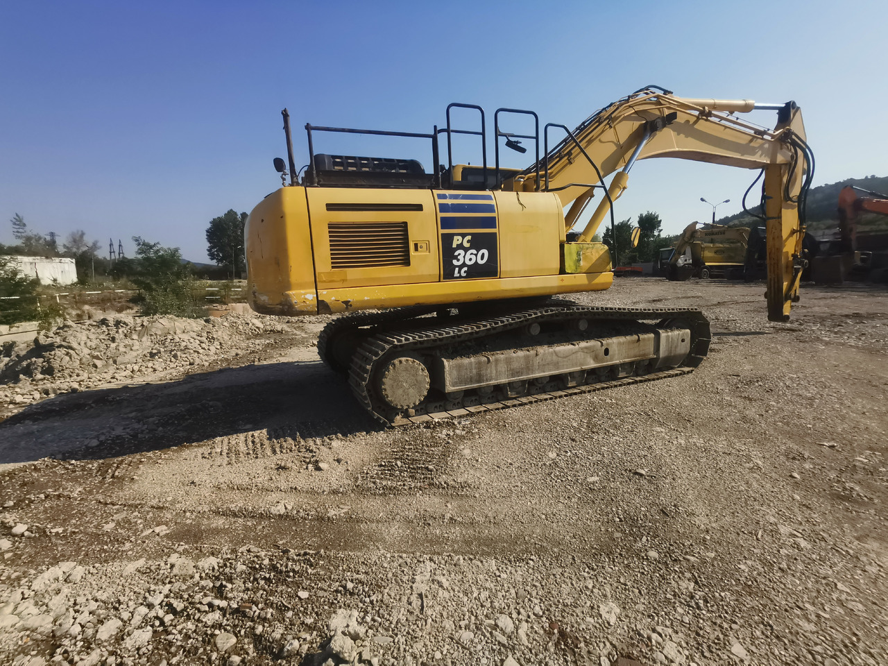 KOMATSU PC360 LC -10 - Kotrógép: 4 kép. KOMATSU PC360 LC -10 - Kotrógép: 4 kép.