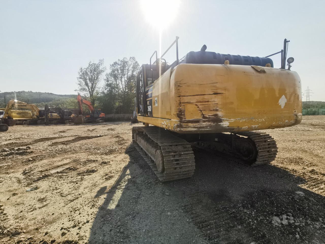 KOMATSU PC360 LC -10 - Kotrógép: 3 kép. KOMATSU PC360 LC -10 - Kotrógép: 3 kép.